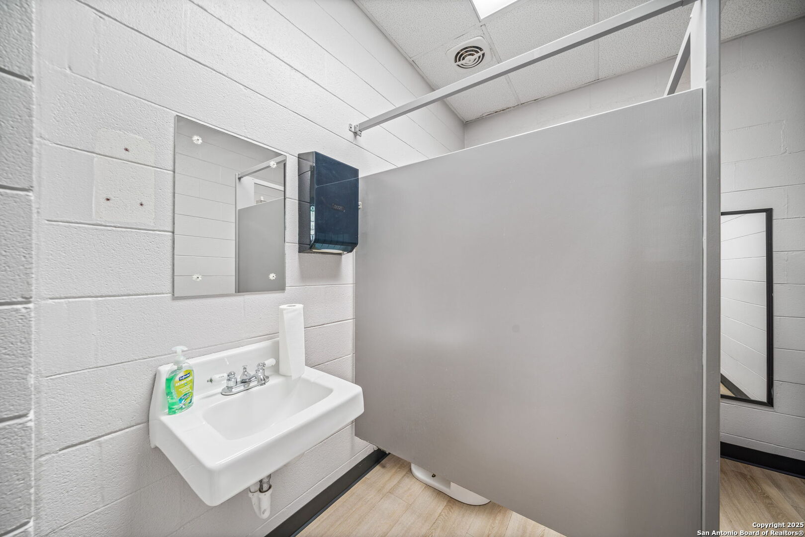 201 W Poplar San Antonio TX 78212