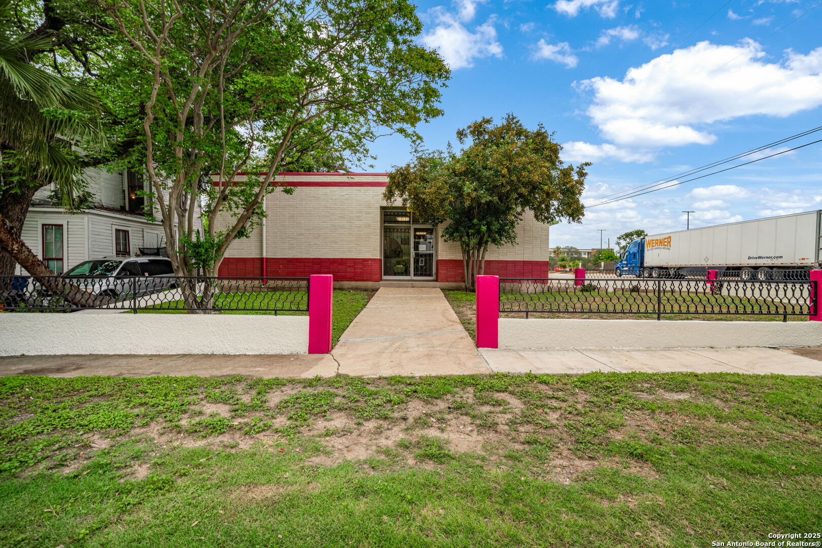 201 W Poplar San Antonio TX 78212