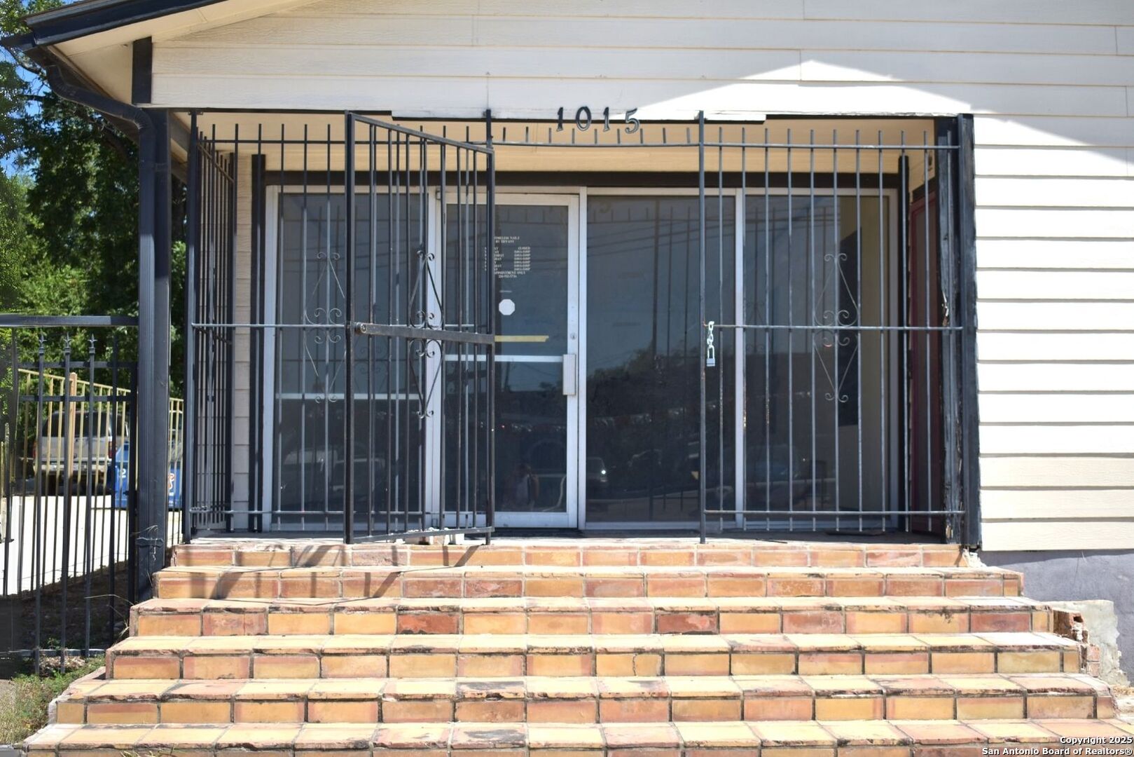 1015 W Hildebrand Avenue San Antonio TX 78201