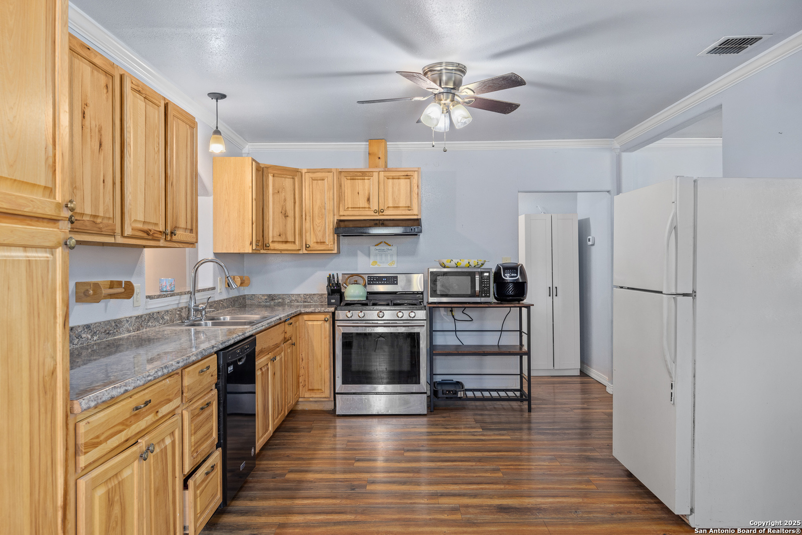 904 State Highway 173 Bandera TX 78003