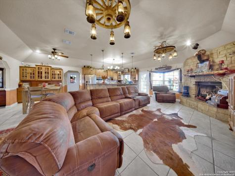 3010 E Fm 1518 St Hedwig TX 78152