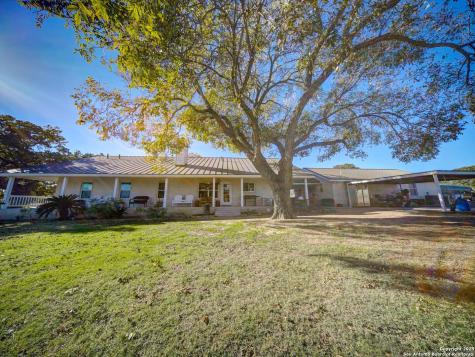 3010 E Fm 1518 St Hedwig TX 78152