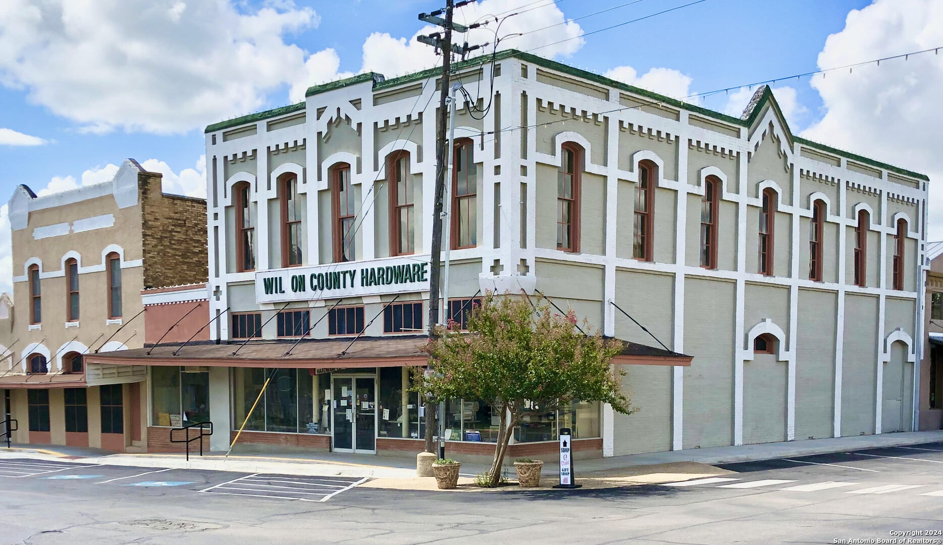 1401 3rd Street Floresville TX 78114