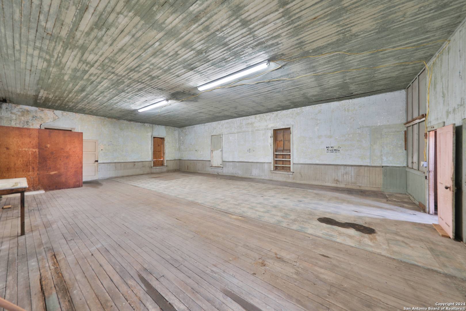 1401 3rd Street Floresville TX 78114