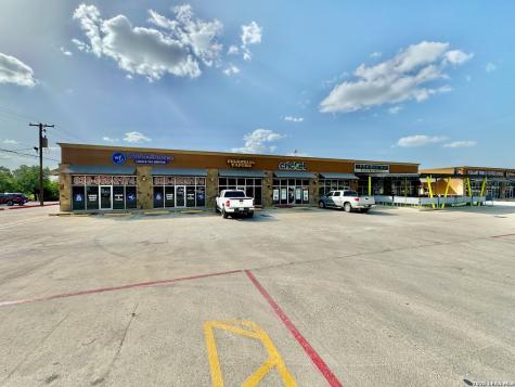 1502 W Oaklawn Road Pleasanton TX 78064