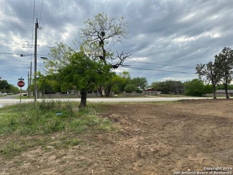 703 Poplar Street Jourdanton TX 78026