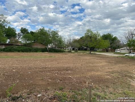 703 Poplar Street Jourdanton TX 78026