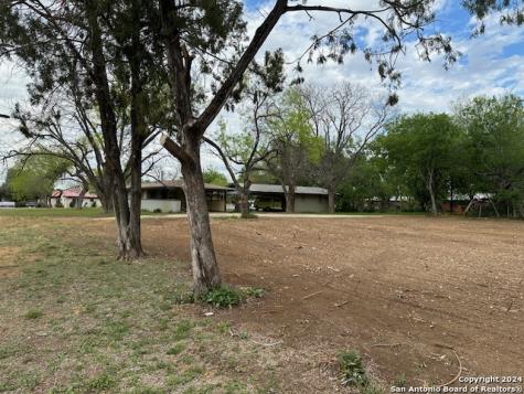 703 Poplar Street Jourdanton TX 78026