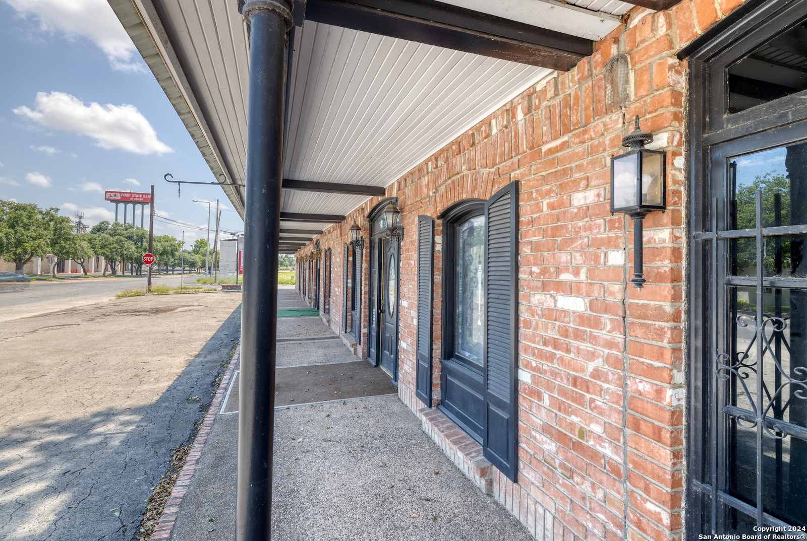 141 E Nopal Street Uvalde TX 78801