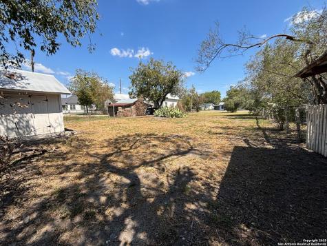 11615 Castro Lacoste TX 78039