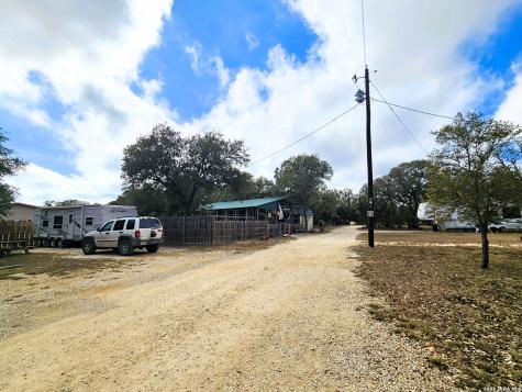 605 Lakeshore Lane Bandera TX 78003