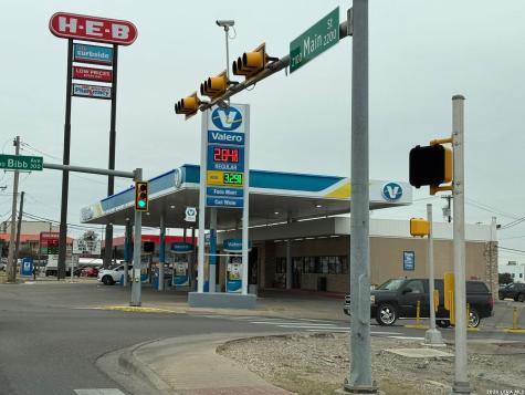 2195 E Main Street Eagle Pass TX 78852