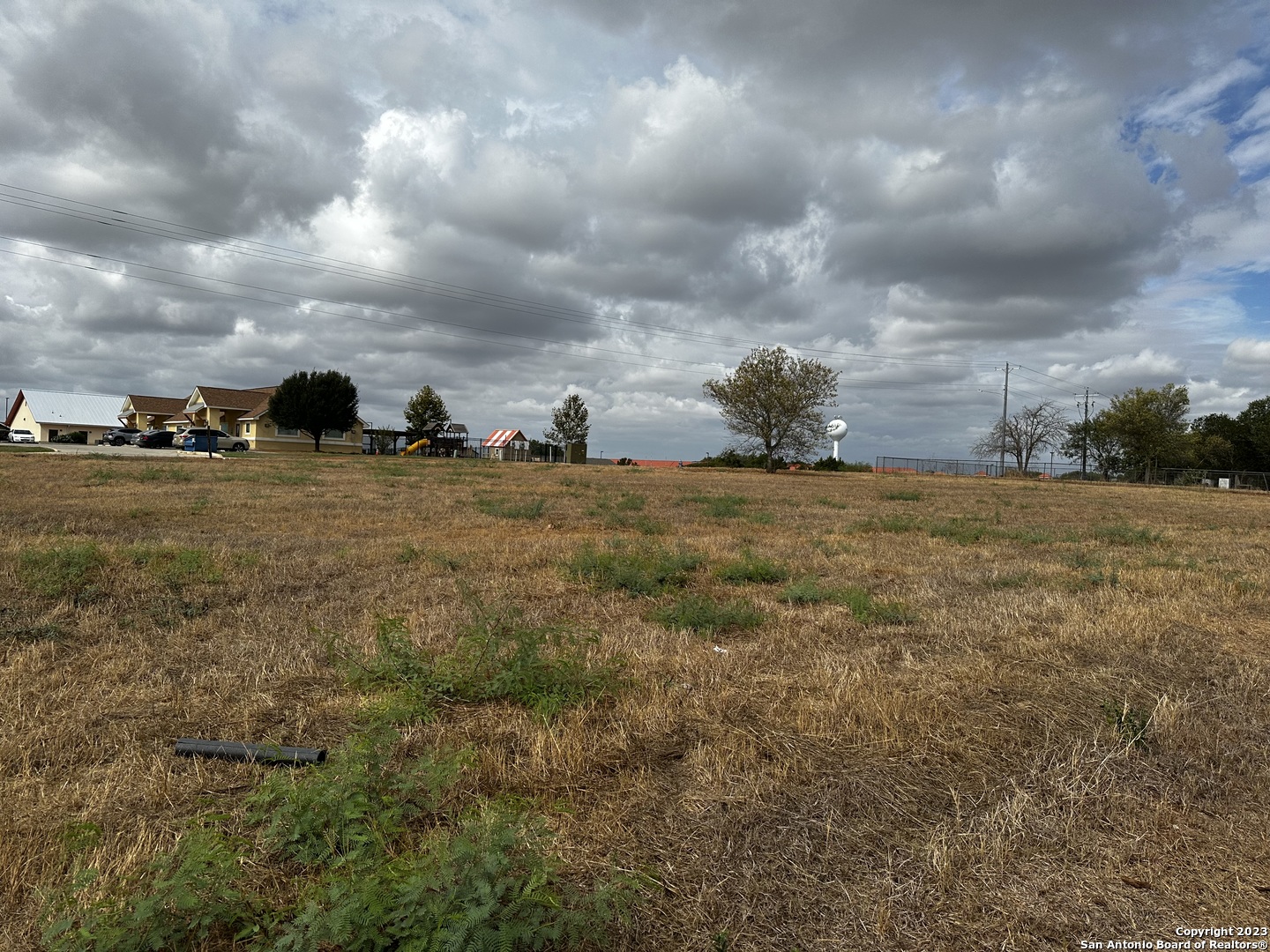 105 Sparrow Lane Floresville TX 78114