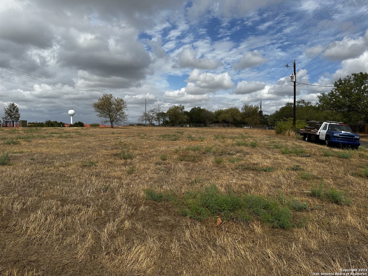 105 Sparrow Lane Floresville TX 78114