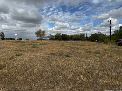 105 Sparrow Lane Floresville TX 78114