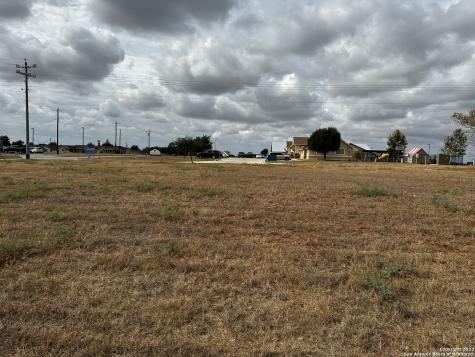 105 Sparrow Lane Floresville TX 78114