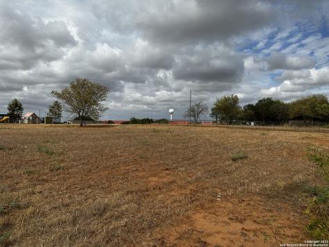 105 Sparrow Lane Floresville TX 78114