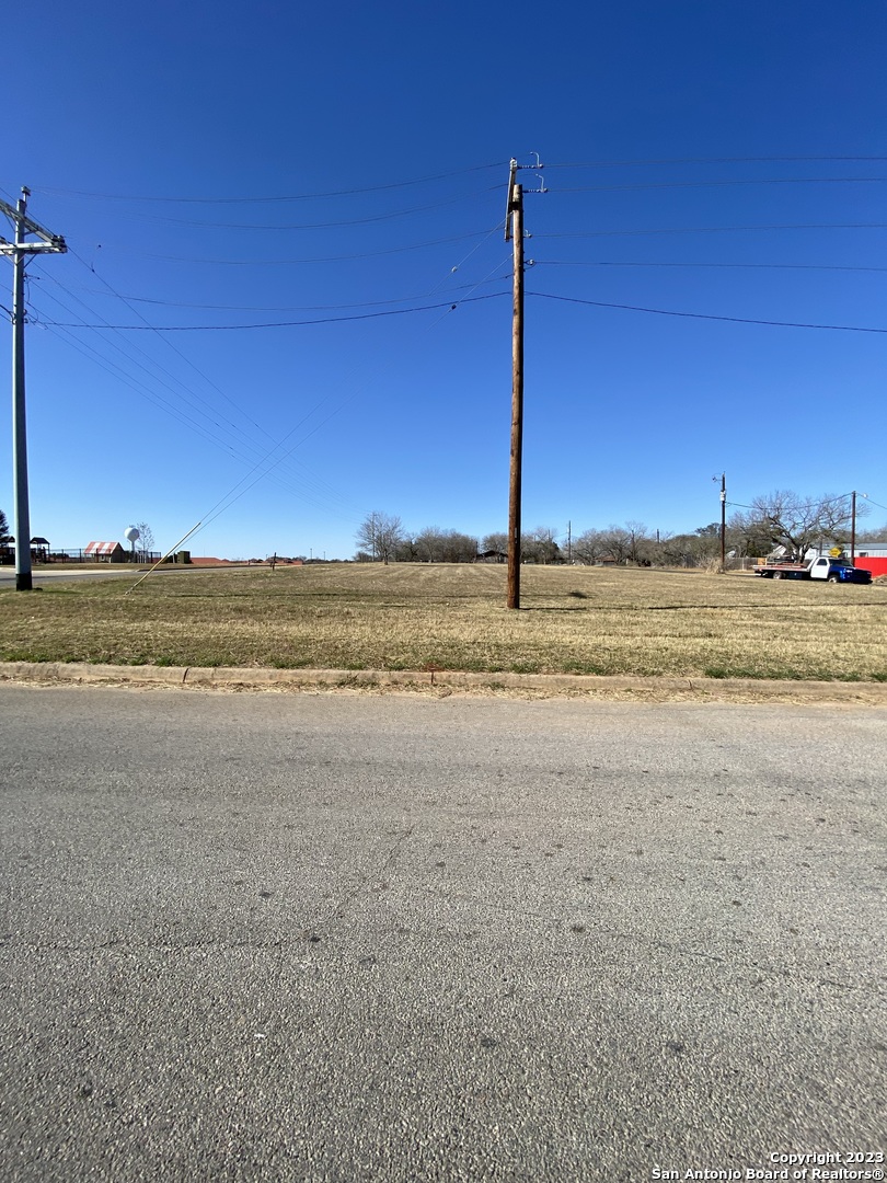 105 Sparrow Lane Floresville TX 78114