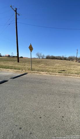 105 Sparrow Lane Floresville TX 78114