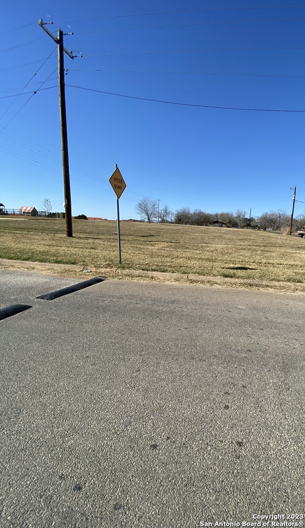 105 Sparrow Lane Floresville TX 78114