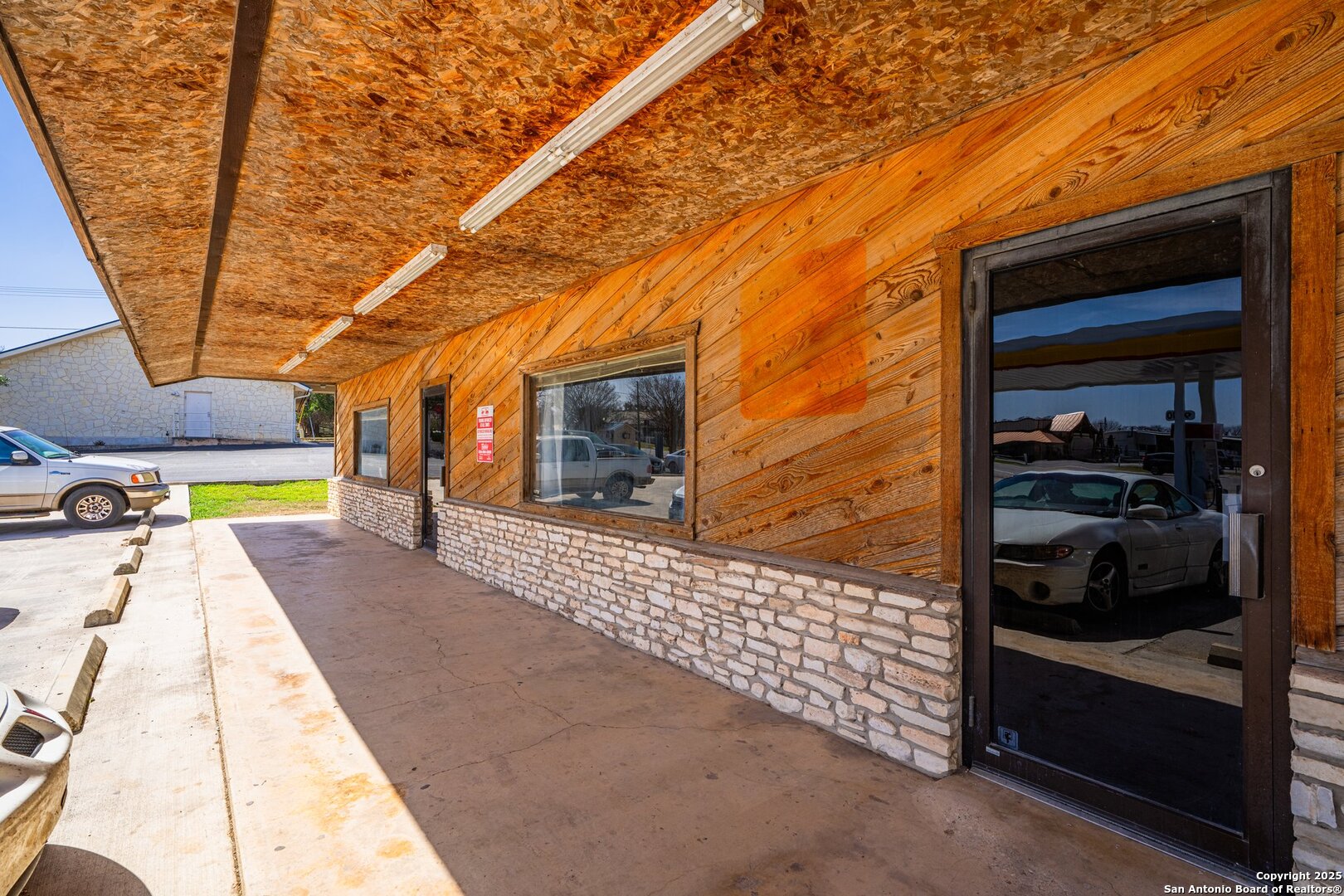 377-b S State Highway 16 Bandera TX 78003