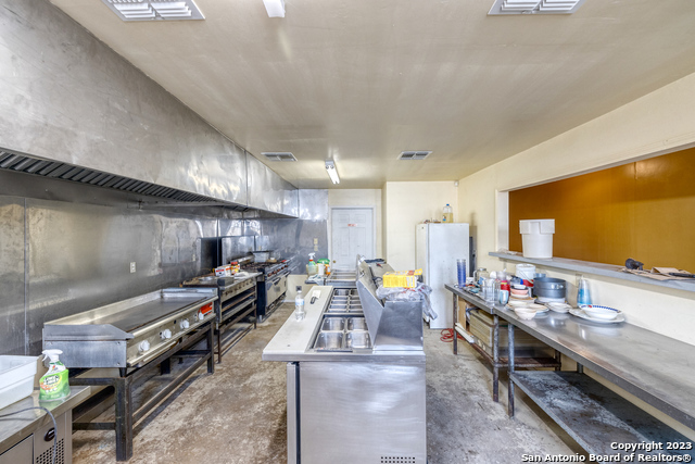 128 W Main Street Uvalde TX 78801