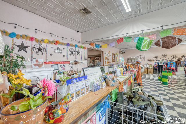 128 W Main Street Uvalde TX 78801