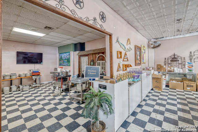 128 W Main Street Uvalde TX 78801