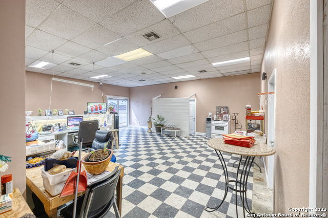 128 W Main Street Uvalde TX 78801