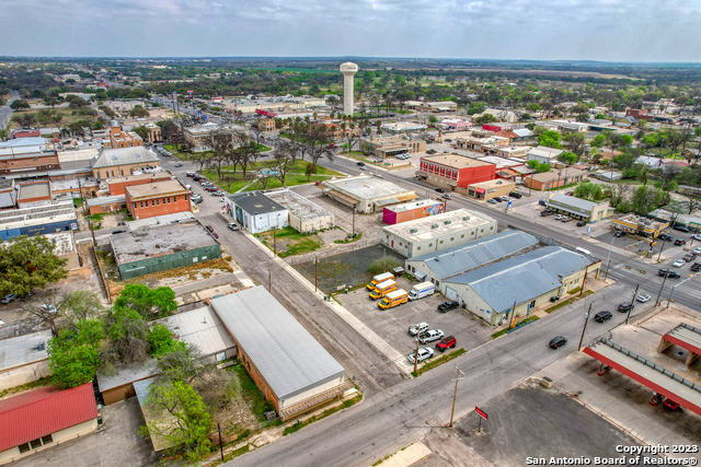128 W Main Street Uvalde TX 78801