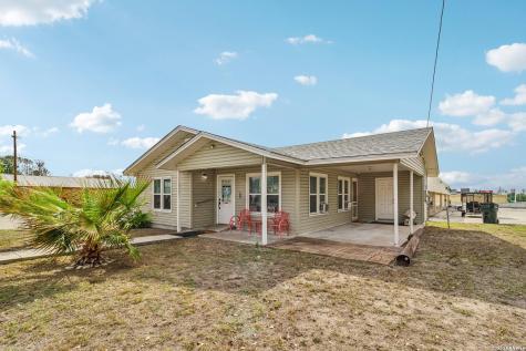102 Lady Badger Karnes City TX 78118