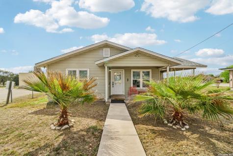 102 Lady Badger Karnes City TX 78118