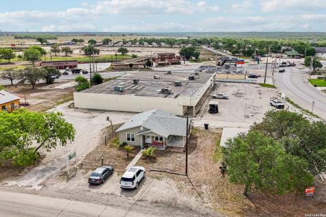 102 Lady Badger Karnes City TX 78118