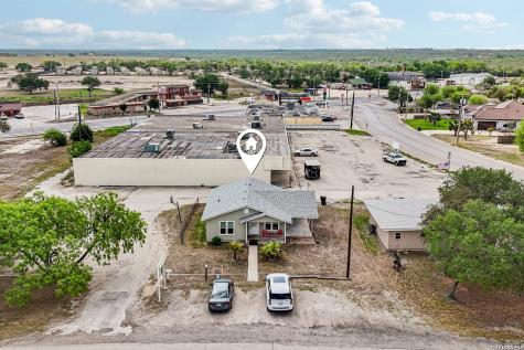 102 Lady Badger Karnes City TX 78118