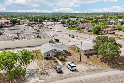102 Lady Badger Karnes City TX 78118