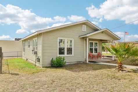 102 Lady Badger Karnes City TX 78118