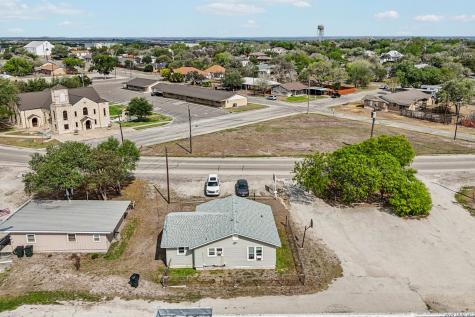 102 Lady Badger Karnes City TX 78118