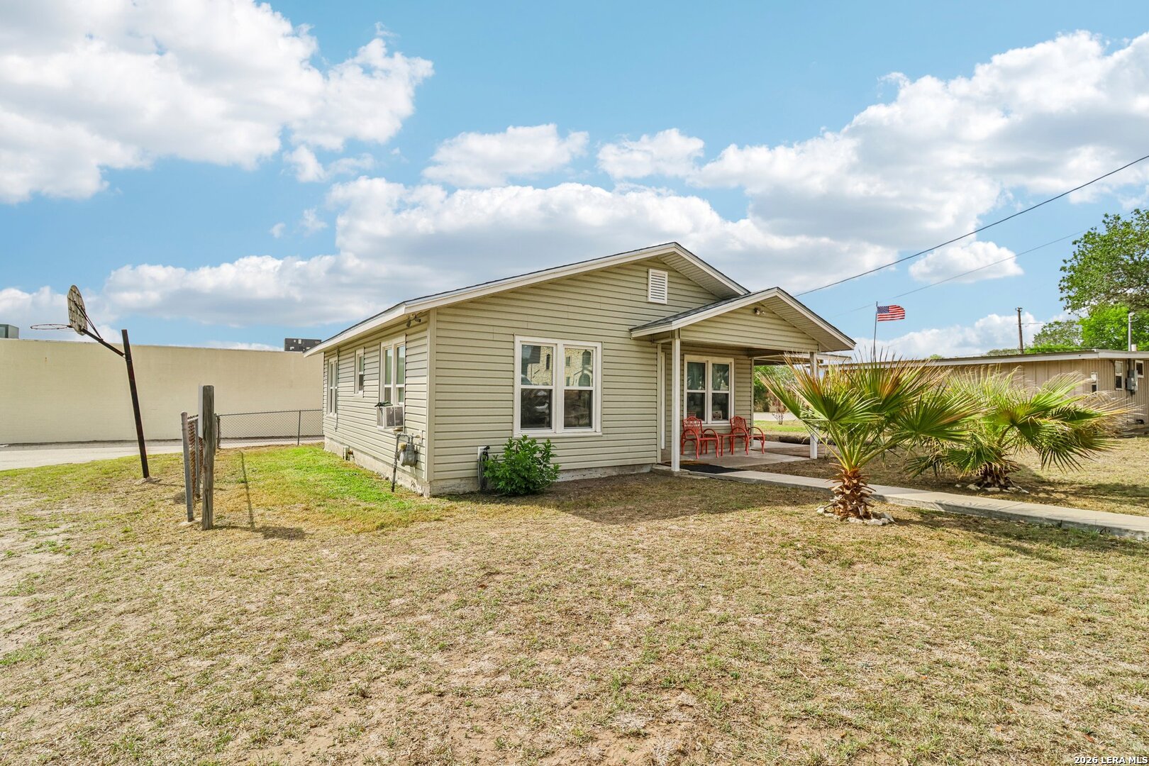 102 Lady Badger Karnes City TX 78118