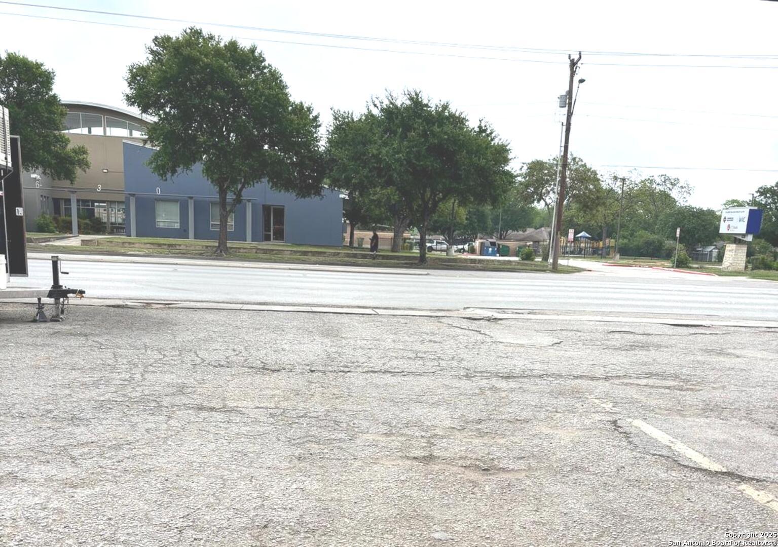 607 S General Mcmullen San Antonio TX 78237