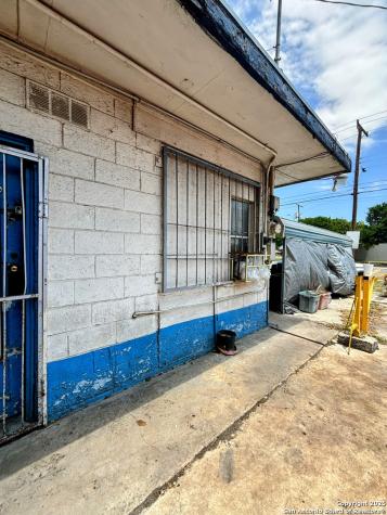 607 S General Mcmullen San Antonio TX 78237