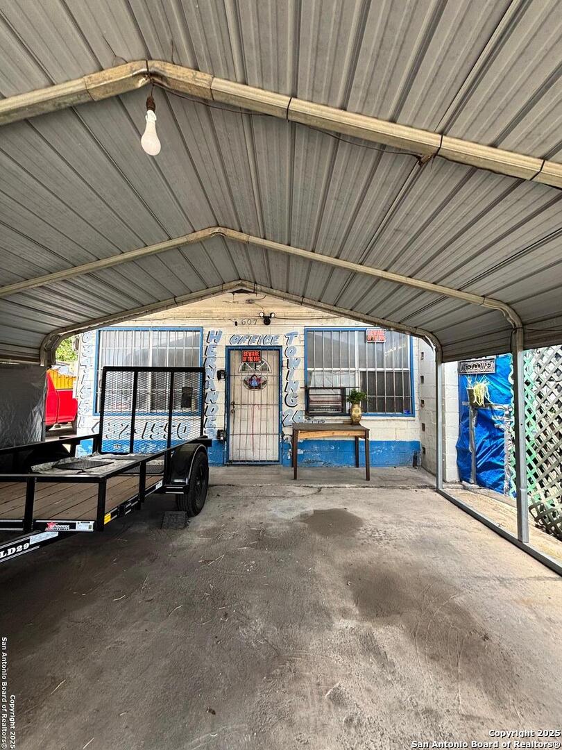 607 S General Mcmullen San Antonio TX 78237