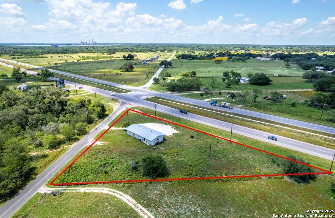 51 County Road 150 Floresville TX 78114