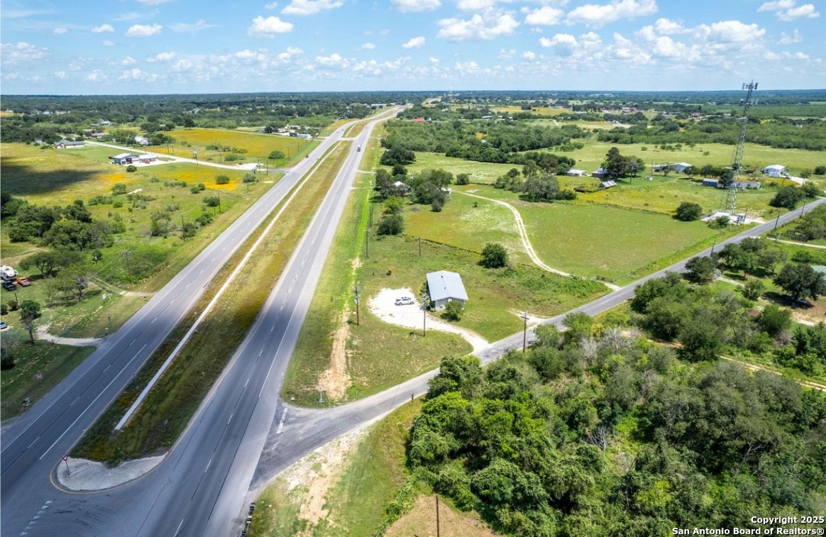 51 County Road 150 Floresville TX 78114