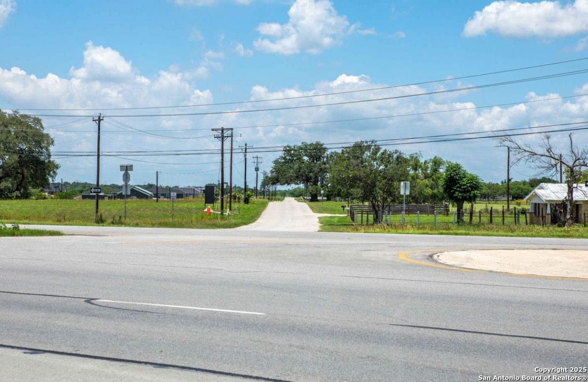 51 County Road 150 Floresville TX 78114