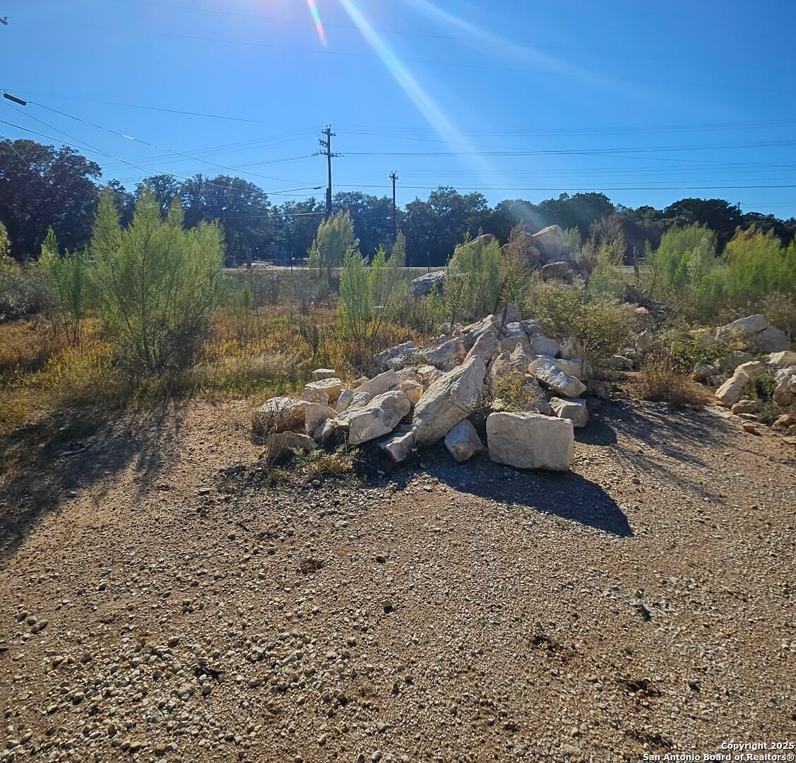 8865 Fm 1283 Lakehills TX 78063