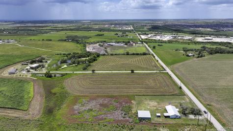 4892 Pfeil Road Converse TX 78109