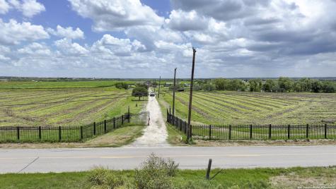 4892 Pfeil Road Converse TX 78109