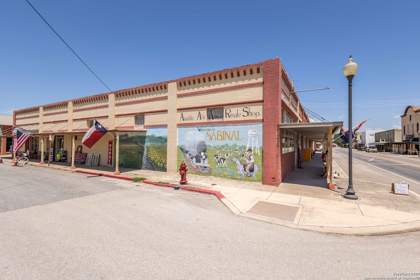 301 Center Street Sabinal TX 78881