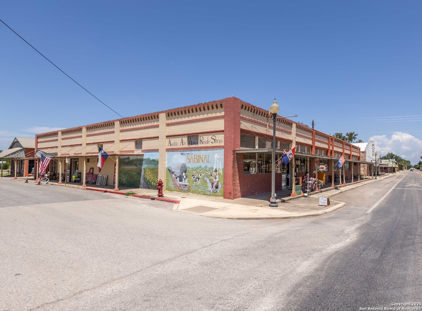 301 Center Street Sabinal TX 78881