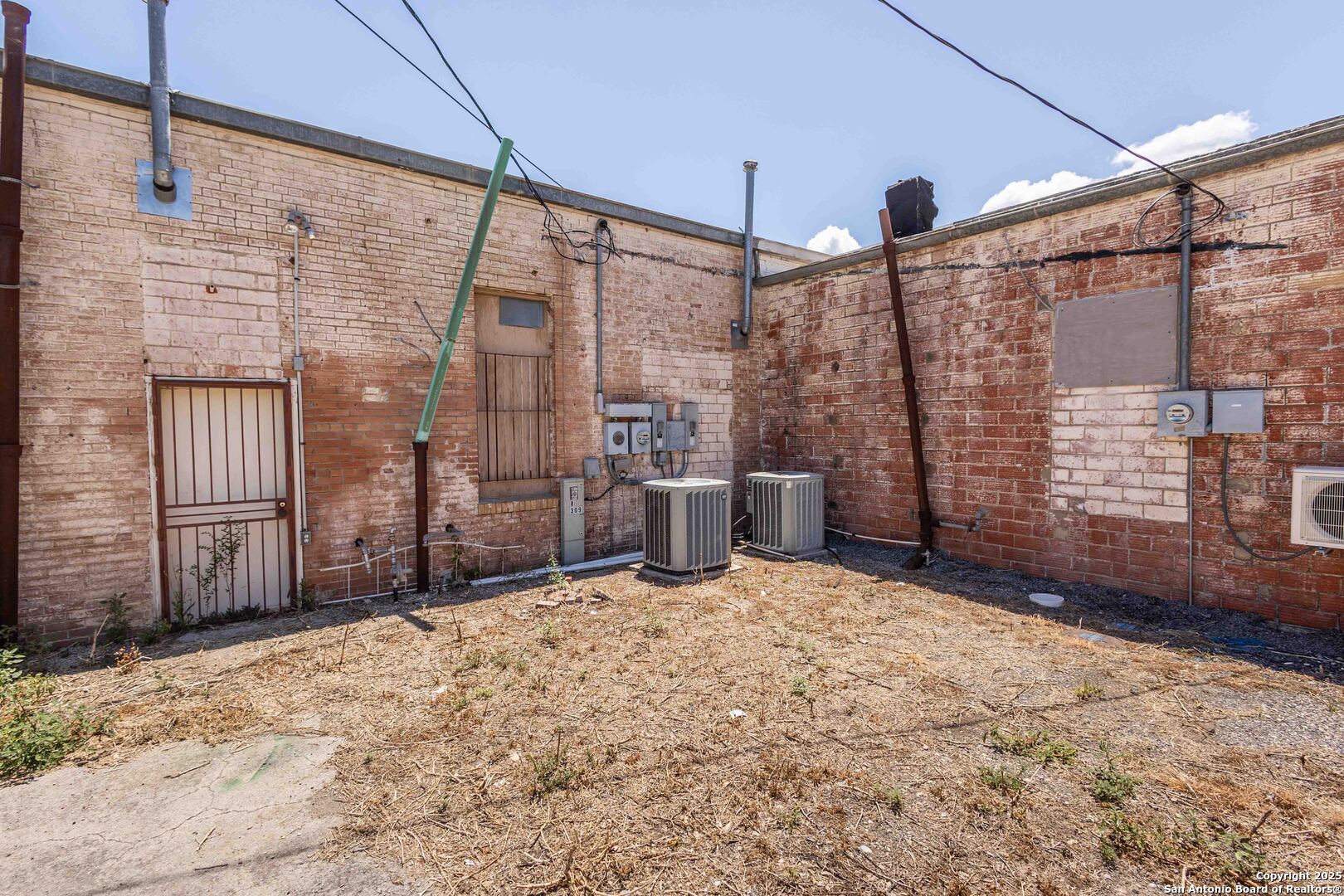 301 Center Street Sabinal TX 78881